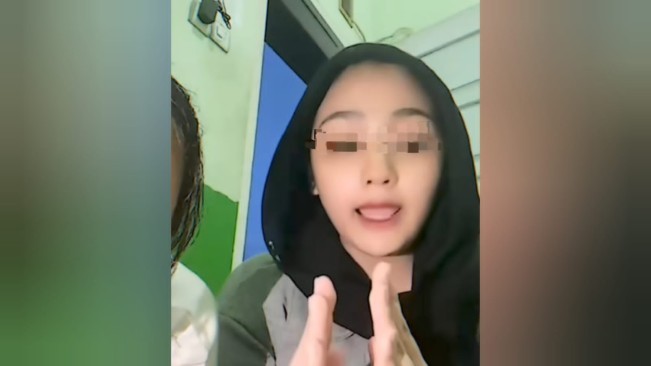 Selebgram asa Malaysia Izza bikin geger karena video panasnya. [Istimewa]
